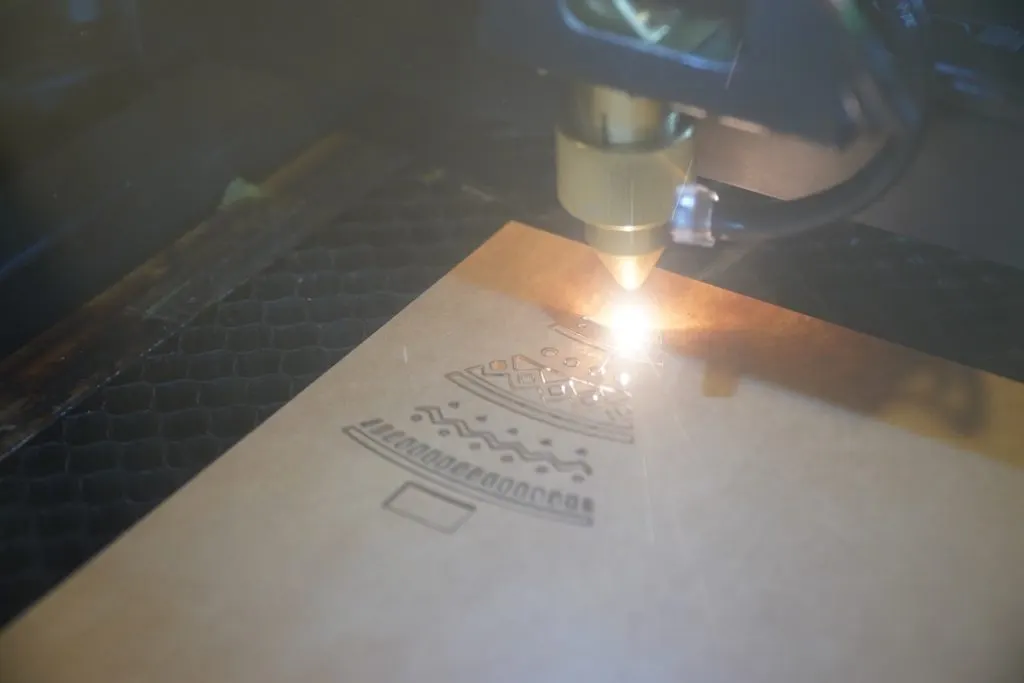 [FLUX] FLUX laser cutting and engraving Christmas decoration
