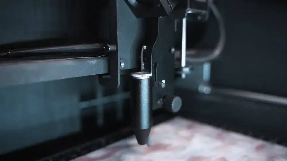 beamo II automatically focusing its laser head