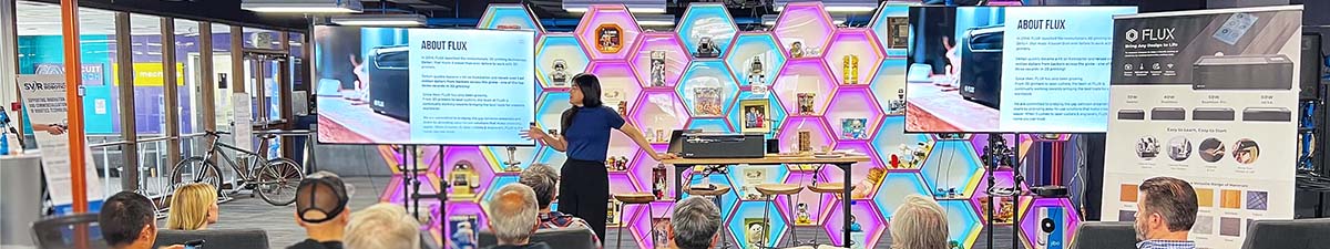 A presenter introducing FLUX products at an exhibition